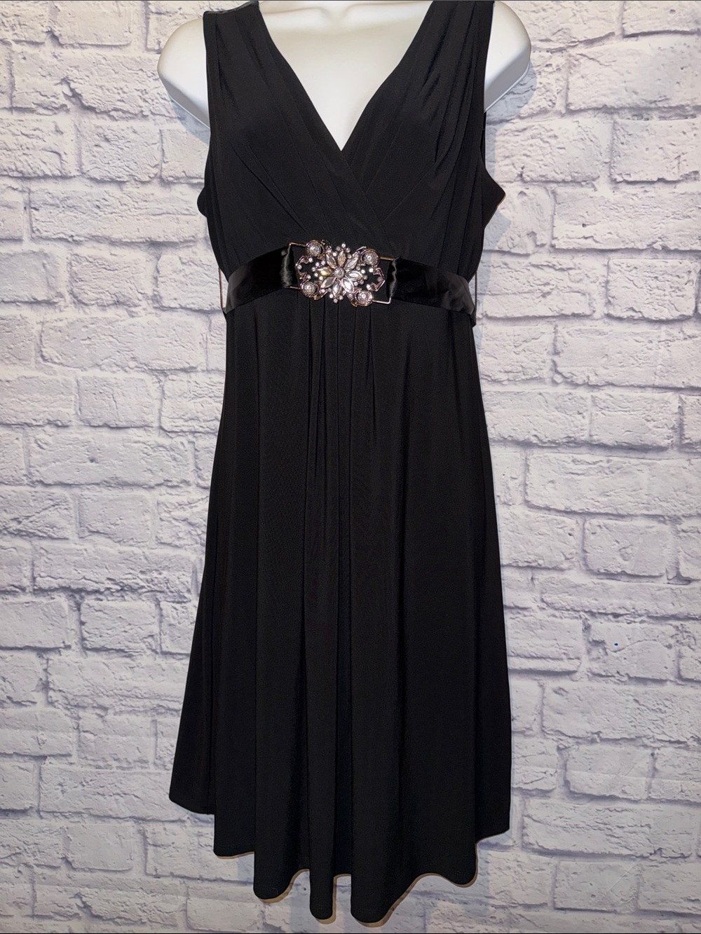 Scarlett Nite Black Sleeveless V-Neck Dress with Decorative Buckle